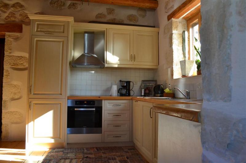 ΚΟΥΖΙΝΑ ΝΤΑΜΠΛΑΣ